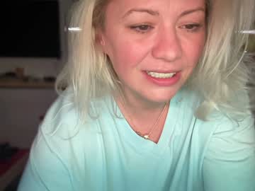 webcam girl kiradivine live cam image #12382284