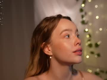 webcam girl mother__of__dragons live cam image #12924884