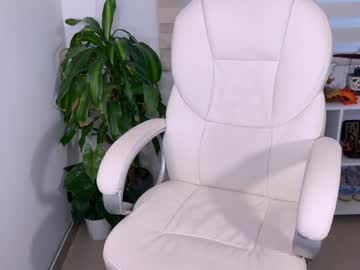 webcam girl annaliese_bach live cam image #10733169