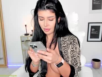 webcam girl moniqueeass live cam image #9129410