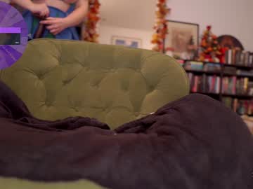 webcam girl serareads live cam image #10873535