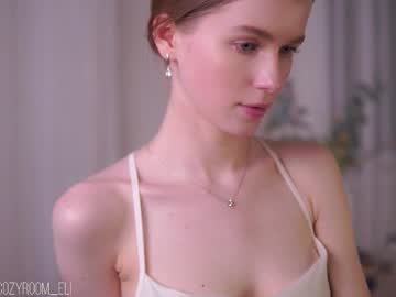 webcam girl brave_journey live cam image #12273199