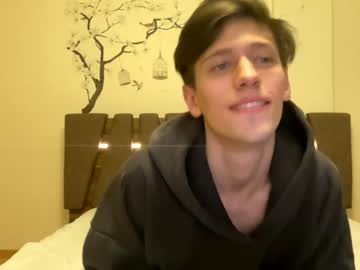 webcam man boy_with_a_joy live cam image #2059946