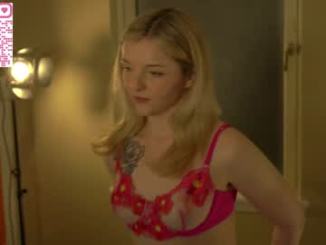 webcam girl lucydelovely live cam image #9255235
