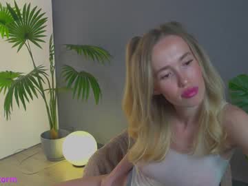 webcam girl lolly_bella_ live cam image #6079933