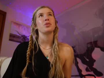 webcam girl lucy_gooosey live cam image #12040536