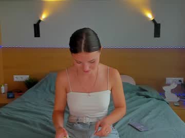 webcam girl sweetie_karoline live cam image #3780030