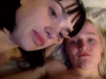 webcam couple chloekissesss live cam image #1233837