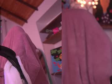 webcam girl nicdani_1 live cam image #12130148