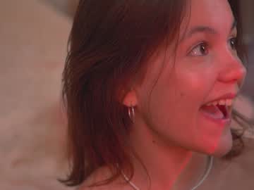webcam girl tiny_miracle live cam image #10565722