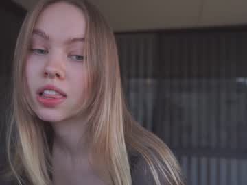 webcam girl bibi_it_is live cam image #6679398