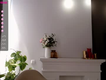 webcam girl small_blondee live cam image #2497073