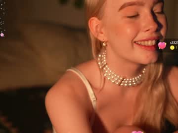 webcam girl mother__of__dragons live cam image #7582665