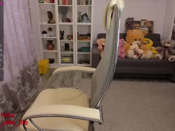 webcam girl misss_vikki live cam image #1981673