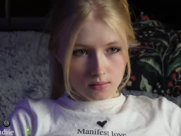 webcam girl bestblondiiecb live cam image #7746049