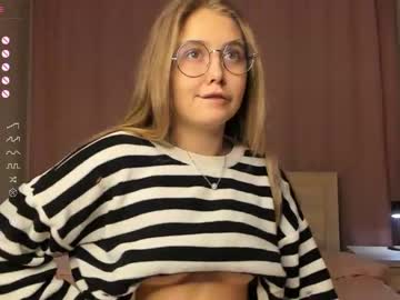 webcam girl pewdieevaa live cam image #6982093