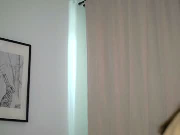 webcam girl peek_in_my_window live cam image #9657498
