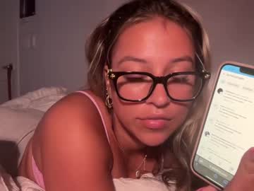 webcam girl angelaskisxo live cam image #10290433