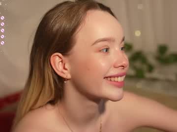 webcam girl mother__of__dragons live cam image #12684313