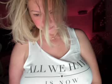 webcam girl kiradivine live cam image #1706830