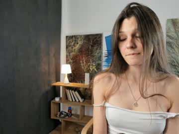 webcam girl peek_in_my_window live cam image #7588284