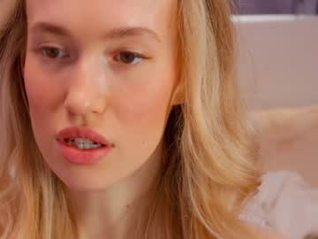 webcam girl lolly_bella_ live cam image #2094492