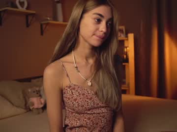 webcam girl cuteelsa_ live cam image #7751391