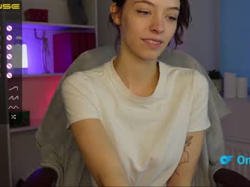 webcam girl agelina_summer live cam image #4680009