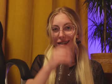 webcam girl girl_i_am live cam image #9486227