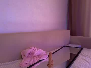 webcam girl angella_kleee live cam image #8603198