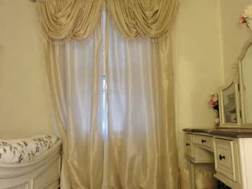webcam girl littlegreekflower live cam image #10747701