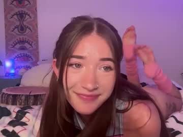 webcam girl lolariv live cam image #12925646