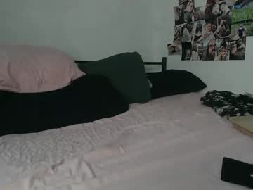 webcam girl roseburn live cam image #13027208