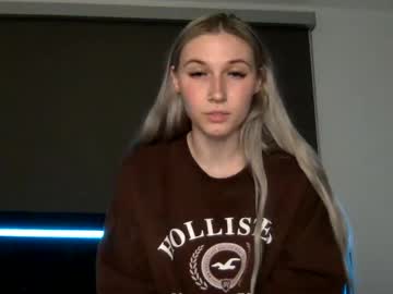 webcam girl petiteblondie13 live cam image #9536563