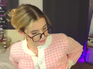 webcam girl adrianawow1 live cam image #12056450