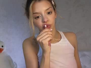 webcam girl lesi_moonie live cam image #9888982