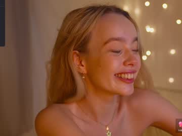 webcam girl mother__of__dragons live cam image #9533488