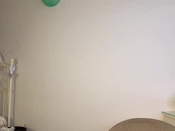 webcam girl foxxx_tail live cam image #12671290