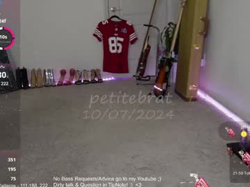 webcam girl petitebrat live cam image #10704444