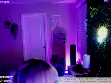 webcam girl runesy live cam image #9229490