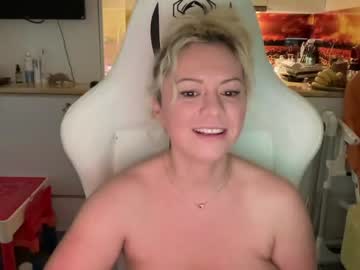 webcam girl kiradivine live cam image #4873352