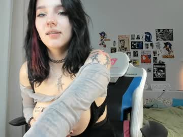 webcam girl vivian_qwerty live cam image #11011020