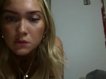webcam girl tattedblondiezoe live cam image #8505603