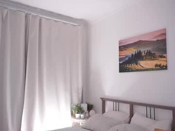 webcam girl adeles_vibes live cam image #12636475
