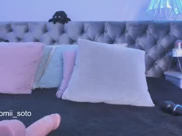 webcam girl naomii_soto live cam image #12981698