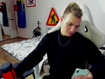 webcam man ali_bruin live cam image #6681080