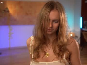webcam girl chillwithkira live cam image #4274125