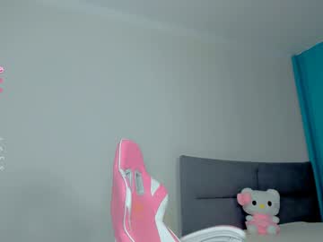 webcam girl tiny__alice live cam image #11495475