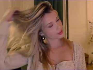 webcam girl bitter_moon live cam image #4779473