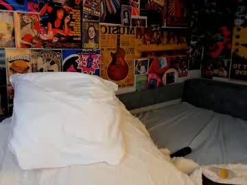 webcam girl flirtykitty_ live cam image #12020475